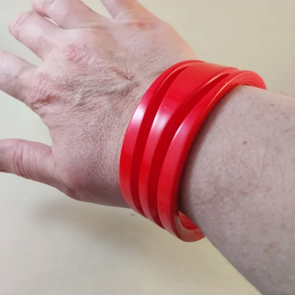 Vintage Bakelite Red Style Cuff Bracelet - Picture 3 of 10